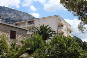 Apartments by the sea Makarska - 6880